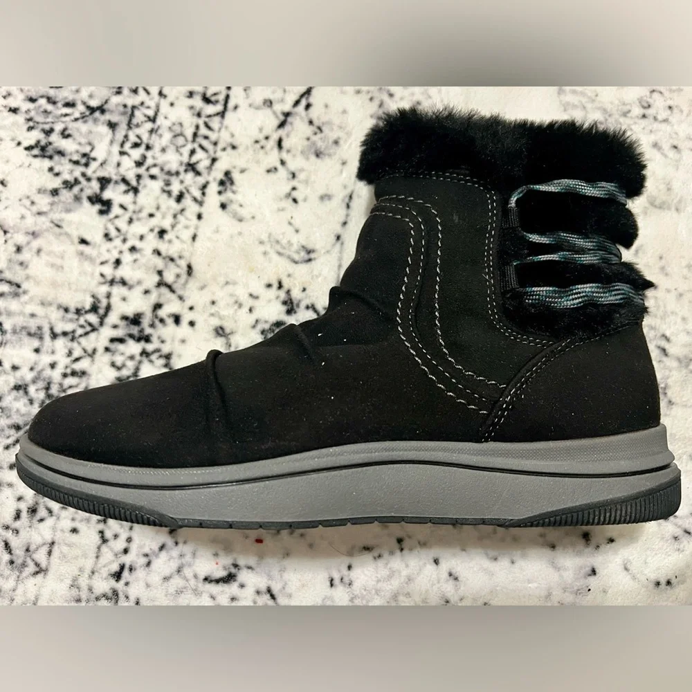 New Womens Clarks Breeze Cozy Black Cloudsteppers Boots - Size 7